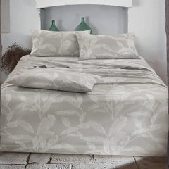 Lenzuolo copriletto matrimoniale Gabel Argo. Fantasia fondo tortora, con foglie bianche.