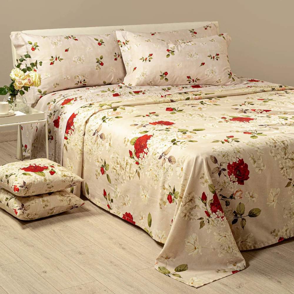 Copriletto Caleffi Soave, in panama di puro cotone con stampa digitale.Romantica fantasia con rose rosse e fiori bianchi su fondo avorio. Coperta estiva per letto matrimoniale.