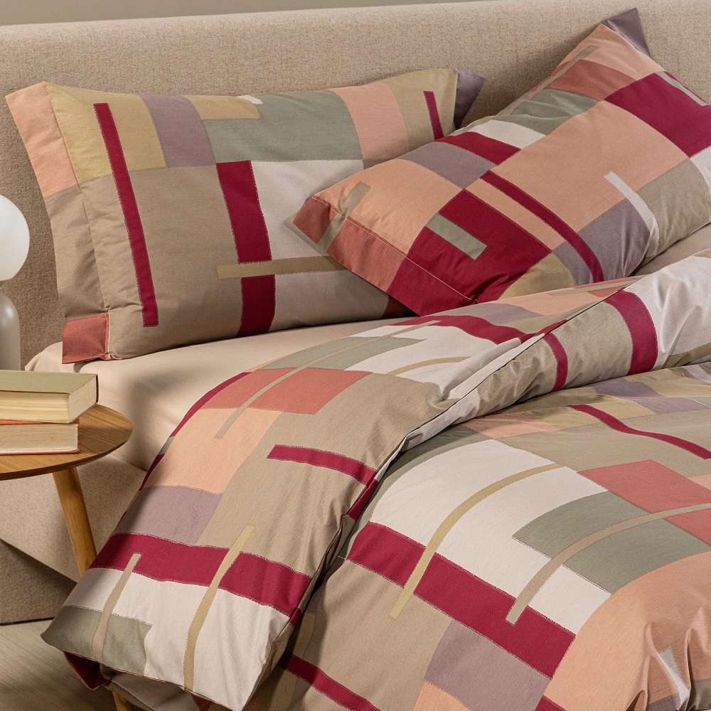 Copripiumino Caleffi Lennox in cotone, fantasia geometrica a riquadri corallo bordeaux e beige