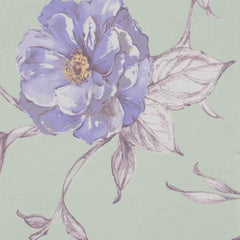 Lenzuolo Copriletto matrimoniale Belle, in percalle di puro cotone. Realizzato in Italia da Somma. Il completo lenzuola Belle è caratterizzato da una delicata fantasia floreale su fondo tinta unita. Fantasia con fiori bianchi e bluette su fondo verde. La stampa è presente sulle federe e sul lenzuolo superiore, compresa la balza. Il lenzuolo con angoli è in falso unito color verde.