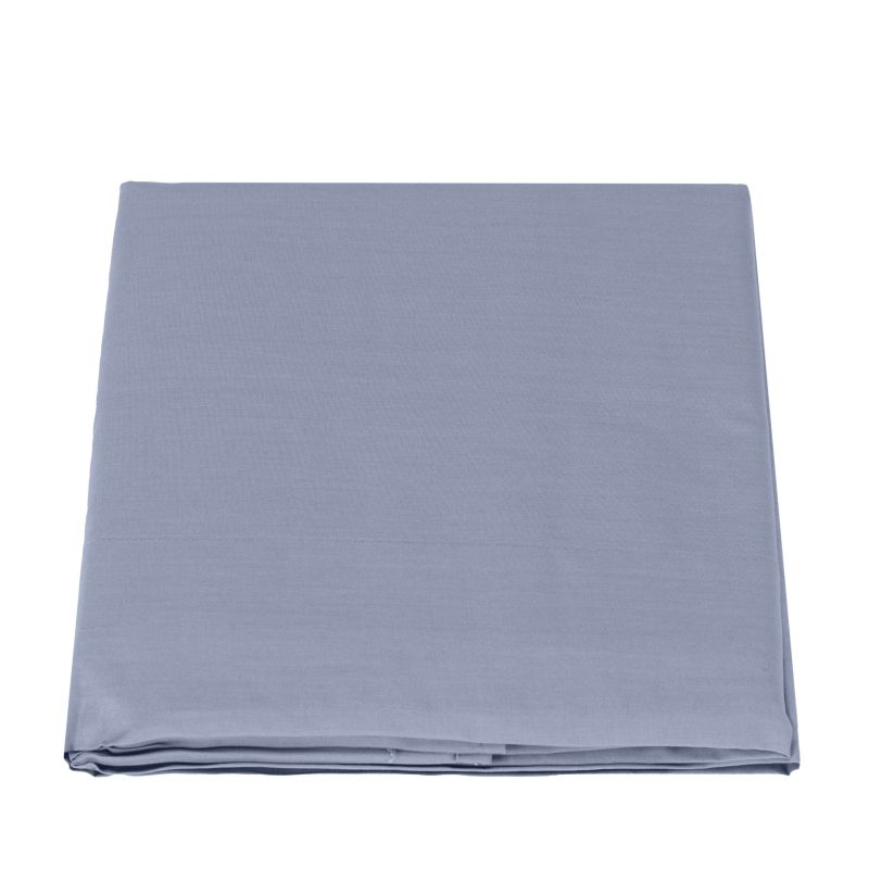 Lenzuolo superiore Arianna di Fazzini. Lenzuolo di sopra matrimoniale tinta unita in percalle di puro cotone. Colore carta da zucchero blue fog