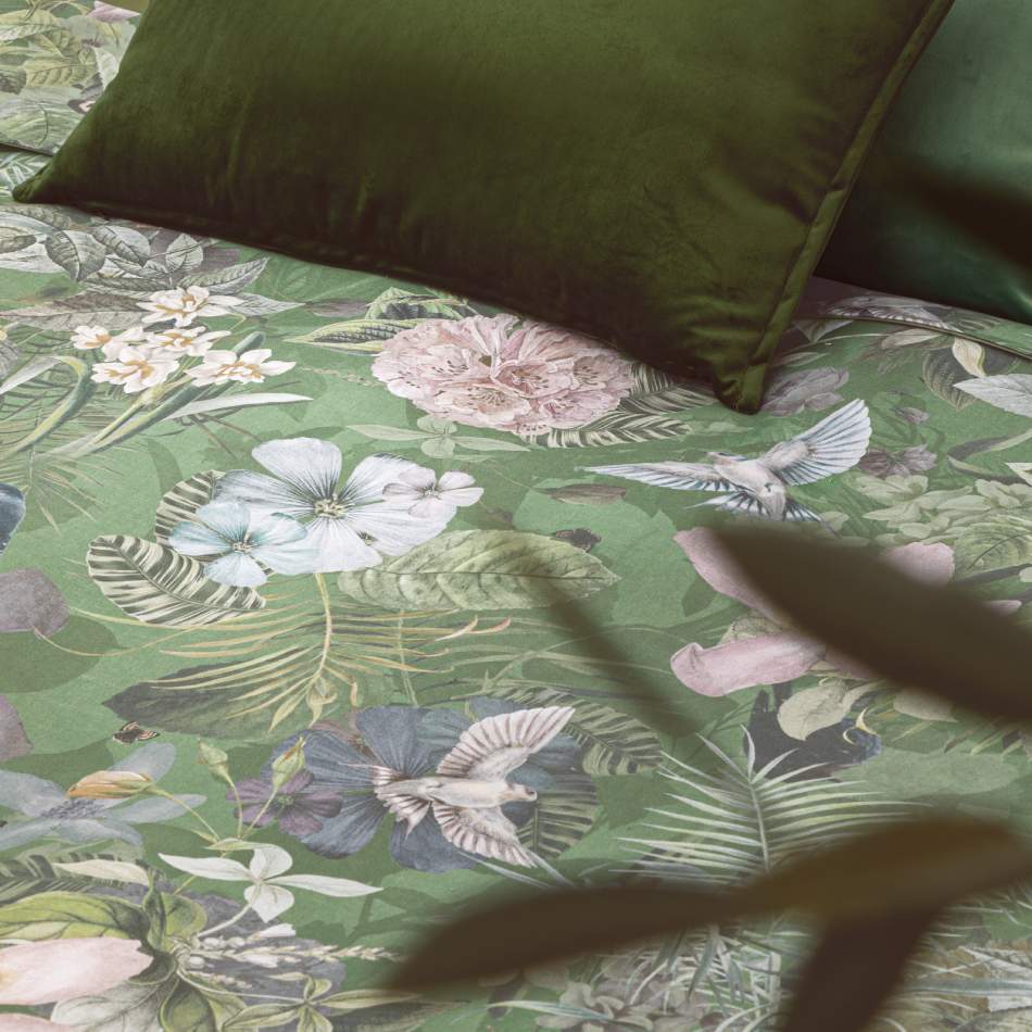 Trapunta Invernale matrimoniale Fazzini Protea. Fantasia a fiori su fondo verde. Dettaglio fantasia.