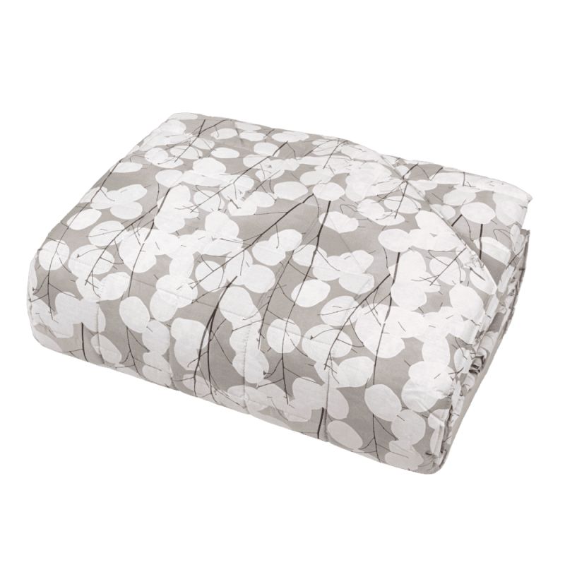 Trapunta primaverile matrimoniale Fazzini Lunaria, in percalle di puro cotone. Il trapuntino Lunaria presenta una fantasia floreale dallo stile moderno, con fiori chiari su fondo grigio. Quilt