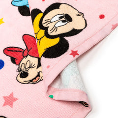 Asciugamano Minnie Fiocco di Caleffi Disney, in spugna di puro cotone. Fantasia con vari ritratti di Minnie su fondo rosa, con stelline colorate. Ideale per la tua bambina.