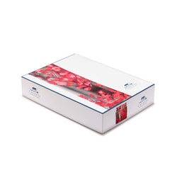 Completo copripiumino matrimoniale Autumn Passion di Caleffi, in puro cotone anallergico e traspirante. Fantasia che ritrae un bosco nel periodo autunnale, con in primo piano un albero dalle foglie rosse. Stampato in digitale ad alta definizione. Foto scatola.