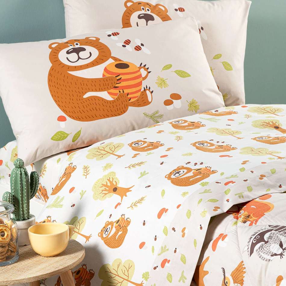 Completo lenzuola Caleffi Boschetto in puro cotone per letto singolo.Il lenzuolo Boschetto presenta una fantasia dai toni neutri, con un simpatico orsetto su fondo beige