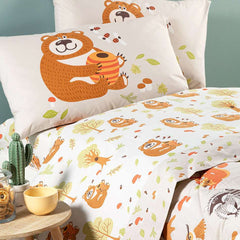 Completo lenzuola Caleffi Boschetto in puro cotone per letto singolo.Il lenzuolo Boschetto presenta una fantasia dai toni neutri, con un simpatico orsetto su fondo beige