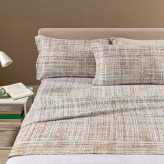 Completo lenzuola Caleffi Candy, in flanella di puro cotone. Fantasia intreccio di linee orizzontali e verticali in colori vivaci (senape, verde acqua, bordeaux, beige).