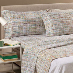 Completo lenzuola Caleffi Candy, in flanella di puro cotone. Fantasia intreccio di linee orizzontali e verticali in colori vivaci (senape, verde acqua, bordeaux, beige).