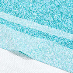 Completo lenzuola Caleffi Farfalle in puro cotone. Disponibile nella misura per letto singolo, piazza e mezza, piazza e mezza maxi (francese) e matrimoniale.Fantasia moderna in stile "Borbonese", nella variante di colore anice/azzurro. Le federe sono stampate in digitale e presentano una fantasia con farfalle colorate sui toni del verde azzurro.