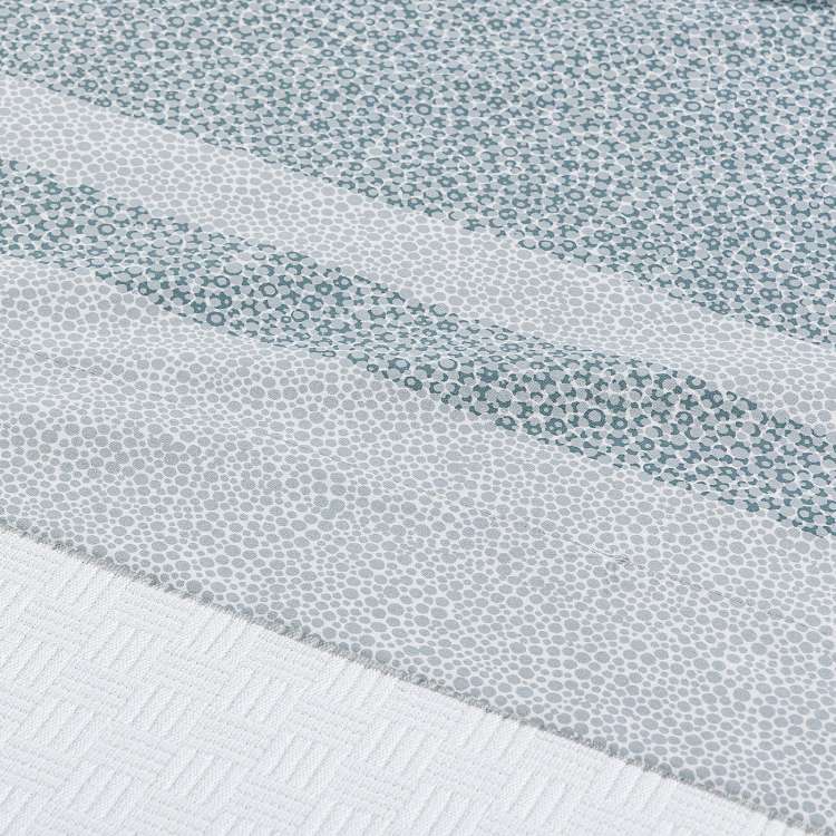 Completo lenzuola Caleffi Farfalle in puro cotone. Disponibile nella misura per letto singolo, piazza e mezza, piazza e mezza maxi (francese) e matrimoniale.Fantasia moderna in stile "Borbonese", nella variante di colore grigio. Le federe sono stampate in digitale e presentano una fantasia con farfalle colorate. dettaglio fantasia