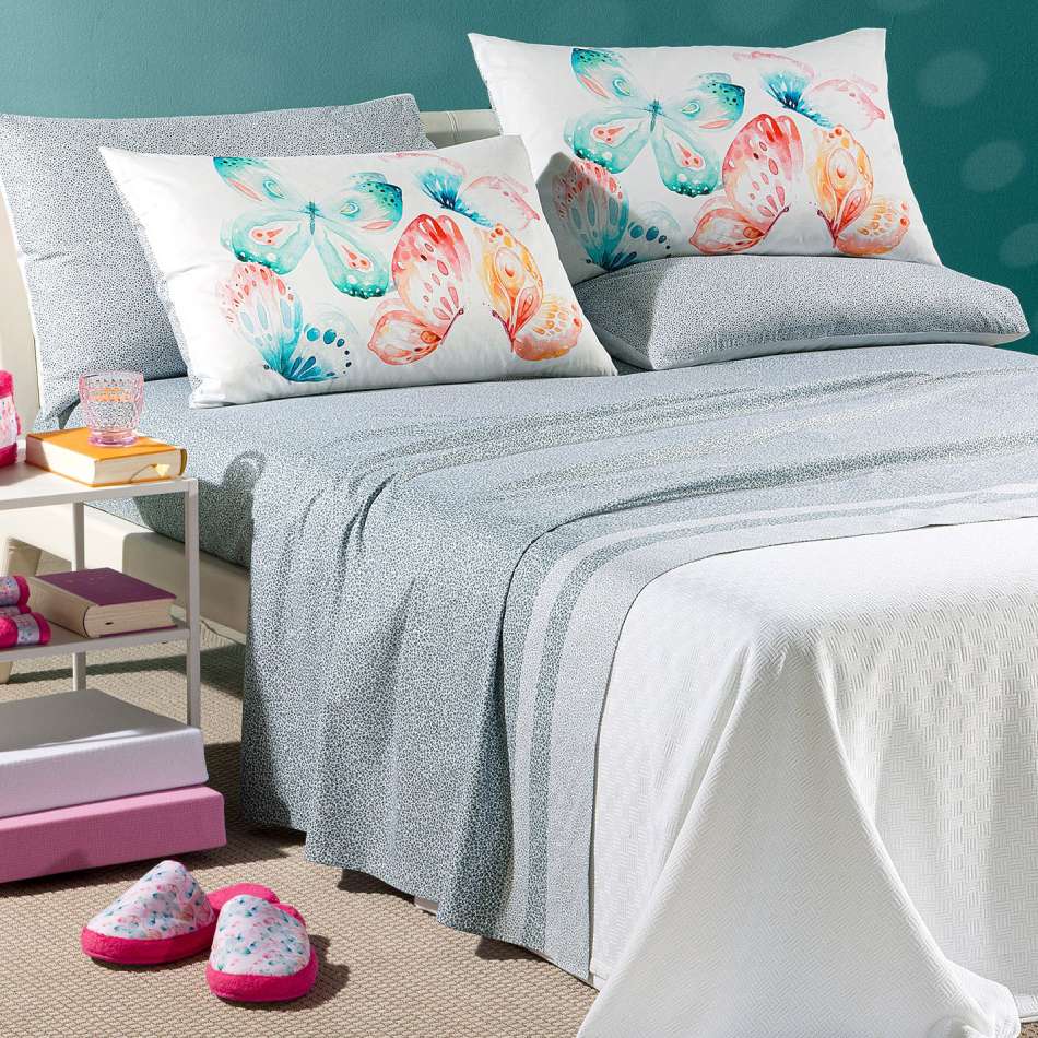 Completo lenzuola Caleffi Farfalle in puro cotone. Disponibile nella misura per letto singolo, piazza e mezza, piazza e mezza maxi (francese) e matrimoniale.Fantasia moderna in stile "Borbonese", nella variante di colore grigio. Le federe sono stampate in digitale e presentano una fantasia con farfalle colorate.