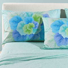 completo lenzuola madreperla caleffi. Federe con grande fiore anice e azzurro. Lenzuola con fantasia verde acqua a intrecci