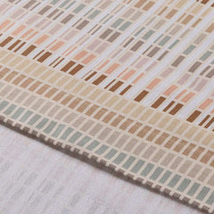 Completo lenzuola Caleffi Norvegia, in flanella di cotone. Fantasia geometrica che ricorda le trame dei tessuti nordici nei colori cipria, beige, rosa antico e tortora.