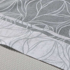 Completo lenzuola matrimoniale Caleffi Peony in puro cotone. Fantasia floreale moderna, colore grigio. Le federe double face sono stampate in digitale e ritraggono una grande peonia su fondo grigio scuro. Il resto del completo presenta una trama che è un mix tra motivo floreale e geometrico