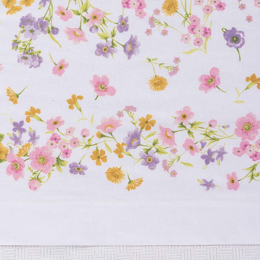 Completo lenzuola Caleffi Provenza in cotone. Fantasia con fiorellini rosa e ocra su fondo bianco.