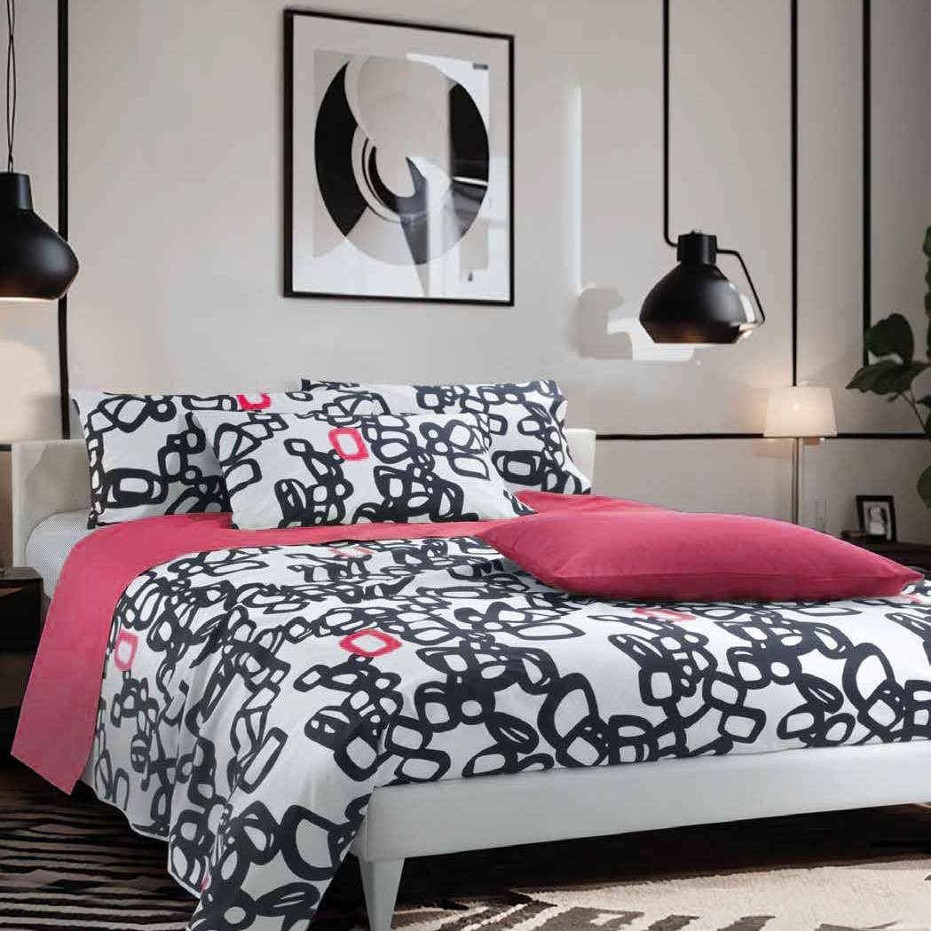 Lenzuolo Copriletto matrimoniale Party in puro cotone. Realizzato in Italia da Gabel.Il completo lenzuola Party presenta una fantasia moderna in cui elementi geometrici fucsia spiccano sul fondo geometrico bianco e nero. Variante fucsia rosa. La stampa è presente sulle federe e sul lenzuolo superiore, mentre la balza è in tinta unita. Il lenzuolo con angoli presenta una fantasia con puntini neri su fondo bianco
