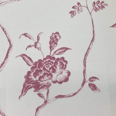 Lenzuolo Copriletto matrimoniale Lea, in freschissimo percalle di puro cotone. Realizzato in Italia da Somma.Il completo lenzuola Lea è caratterizzato da una delicata fantasia floreale. Fantasia con fiori rossi e fondo rosa chiaro. La stampa è presente sulle federe e sul lenzuolo superiore, compresa la balza. Il lenzuolo con angoli è in falso unito.