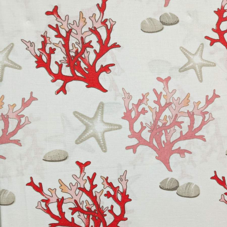 Completo lenzuola Caleffi Coralli in puro cotone. Disponibile nella misura per letto singolo e piazza e mezza. Il completo lenzuola Coralli presenta una fantasia estiva con coralli rossi e stelle marine su fondo bianco