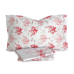 Completo lenzuola Caleffi Coralli in puro cotone. Disponibile nella misura per letto singolo e piazza e mezza. Il completo lenzuola Coralli presenta una fantasia estiva con coralli rossi e stelle marine su fondo bianco