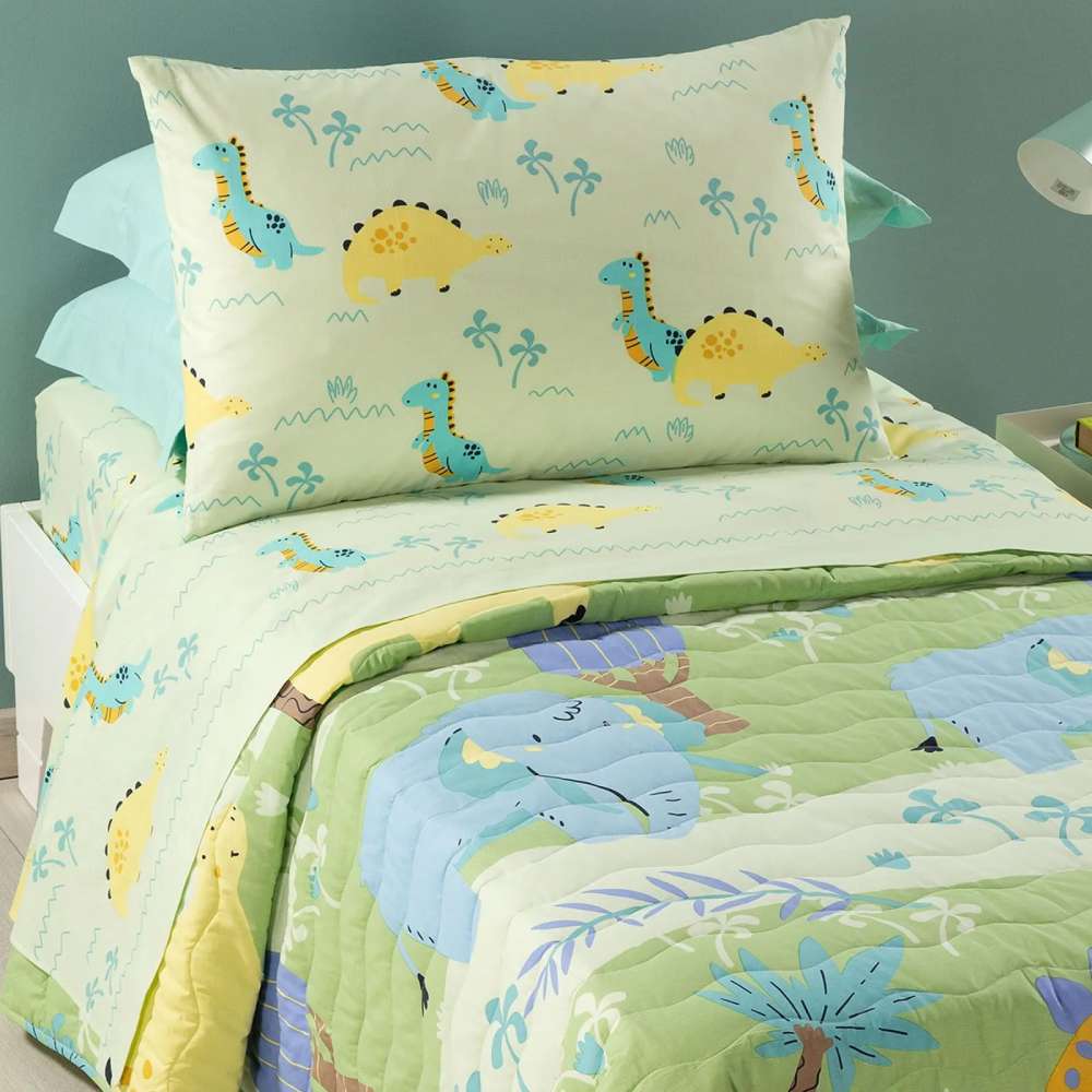 Completo lenzuola Caleffi Jurassic in puro cotone. Disponibile nella misura per letto singolo e piazza e mezza.Il lenzuolo Jurassic presenta una fantasia colorata, con simpatici dinosauri su fondo verde. Ideale per bambini e ragazzi