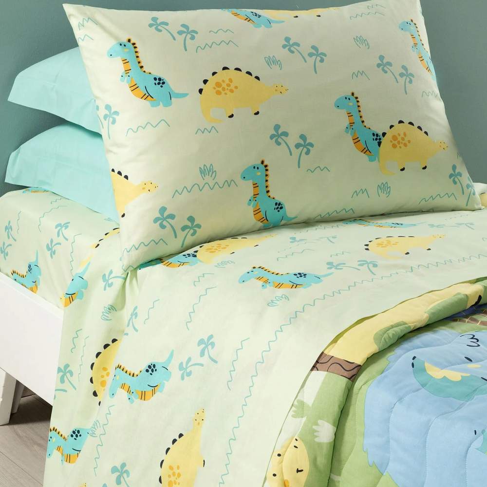 Completo lenzuola Caleffi Jurassic in puro cotone. Disponibile nella misura per letto singolo e piazza e mezza.Il lenzuolo Jurassic presenta una fantasia colorata, con simpatici dinosauri su fondo verde. Ideale per bambini e ragazzi