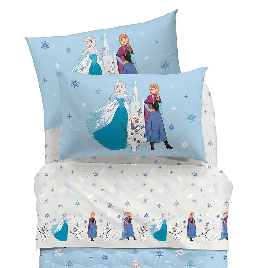 Completo lenzuola Frozen Star, della linea Caleffi Disney, in puro cotone per letto singolo o piazza e mezza. Ideale per la tua bambina. Sulla federa double face sono stampate Elsa, Anna e Olaf su fondo azzurro. Il resto del completo è con fondo chiaro