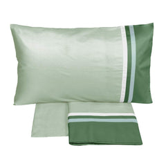 Completo lenzuola matrimoniale Fazzini Kubric in raso di cotone. Colore verde. Tinta unita con fasce in varie tonalità di verde