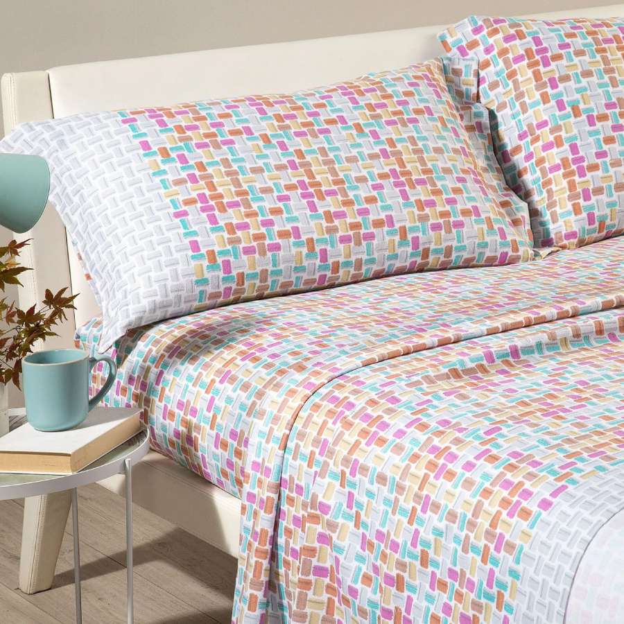 Completo lenzuola Caleffi Deva in flanella di puro cotone.
Fantasia moderna multicolore, variante orchidea.
Disponibile nella misura per letto singolo, piazza e mezza e matrimoniale maxi.