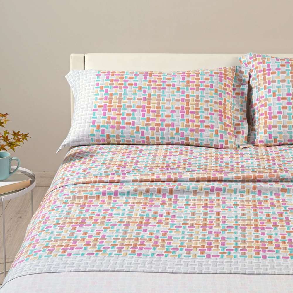 Completo lenzuola Caleffi Deva in flanella di puro cotone.
Fantasia moderna multicolore, variante orchidea. Disponibile nella misura per letto singolo, piazza e mezza e matrimoniale maxi.