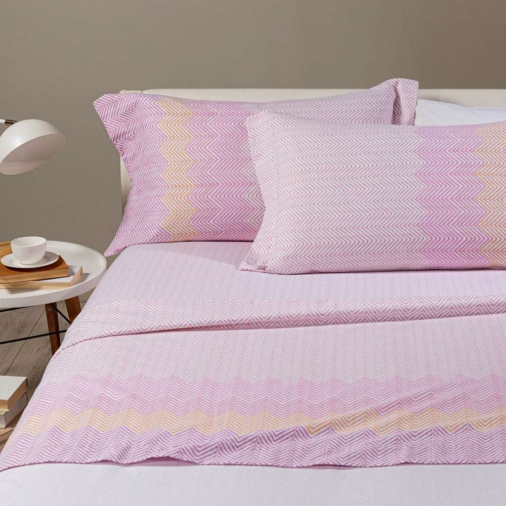 Completo lenzuola Caleffi William, in flanella di puro cotone. Fantasia geometrica a righe colore rosa. Disponibile nella misura per letto singolo, piazza e mezza e francese (piazza e mezza maxi).