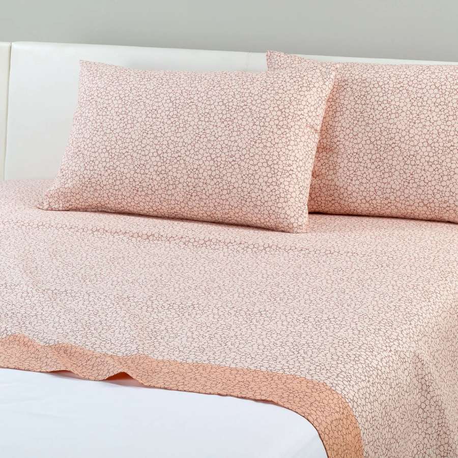 Completo lenzuola Caleffi Key in puro cotone. Disponibile nella misura per letto singolo, piazza e mezza, piazza e mezza maxi (francese) e matrimoniale king. Fantasia geometrica e dallo stile moderno colore ambra arancio