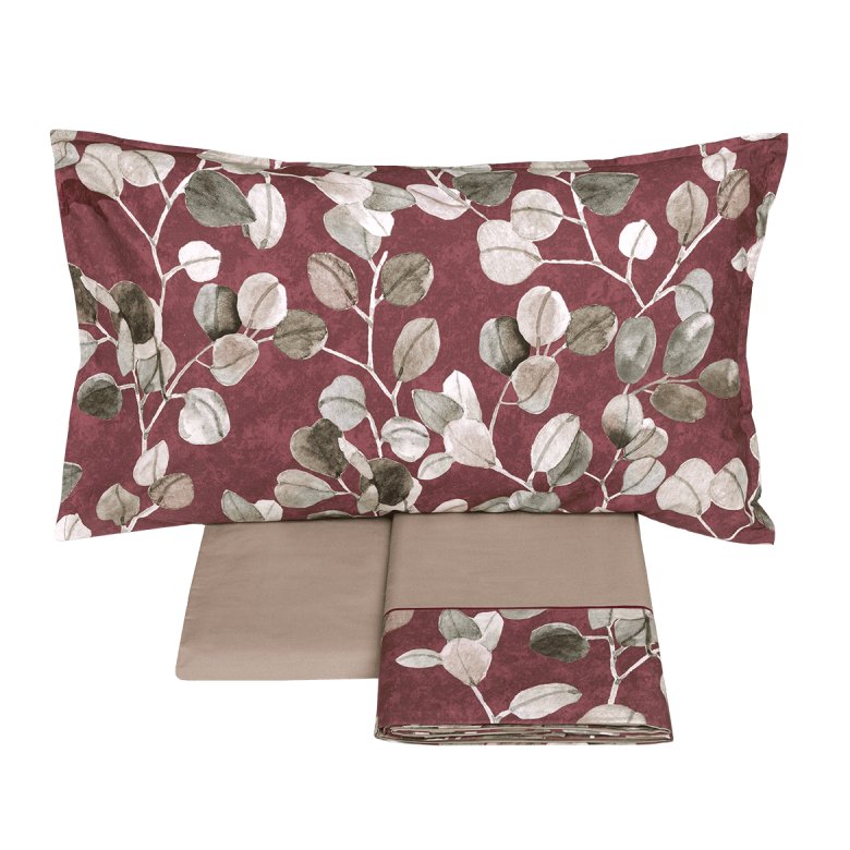 Completo Lenzuola matrimoniale Fazzini Sabi Sabi, in percalle di cotone. Fantasia a foglie, fondo bordeaux. Variante Burgundy.