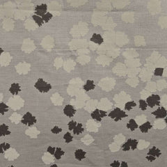 Completo lenzuola matrimoniale Gabel Houston, in madapolam di puro cotone. Il completo lenzuola Houston è caratterizzato da una fantasia floreale a effetto degradè. Fondo chiaro con fiorellini scuri sulla parte alta, fiori chiari con fondo che diventa via via più scuro nella parte bassa. Il lenzuolo con angoli è in tinta unita. colore grigio fumo