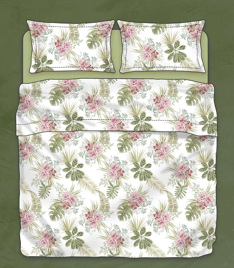 Lenzuolo copriletto matrimoniale Atelier 35, di Tessitura Randi, in percalle di puro cotone. Romantica fantasia floreale con foglie e fiori su fondo chiaro. La fantasia è presente sul lenzuolo di sopra e sulle federe. Il risvolto del lenzuolo di sopra è stampato, essendo un lenzuolo copriletto. Il lenzuolo con angoli è in tinta unita verde