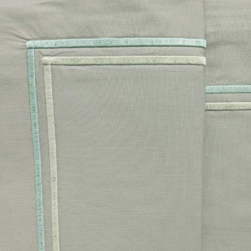 Completo lenzuola matrimoniale Twin di NK camillatex. Tinta Unita verde con cordoncini bicolore. Percalle di cotone.