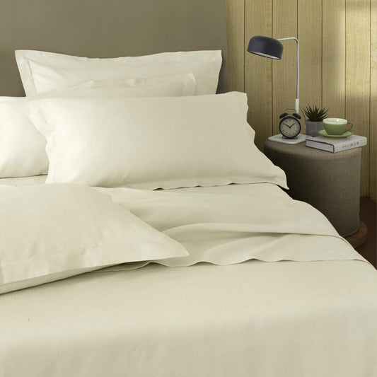 Completo lenzuola matrimoniale Le vie del Lino di NK Camillatex. Lenzuolo tinta unita in puro lino con orlo semplice. Colore avorio.