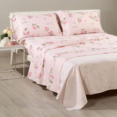 Completo lenzuola Caleffi Flory in flanella di puro cotone.
Romantica fantasia floreale con rose su fondo rosa. Disponibile nella misura per letto matrimoniale maxi.