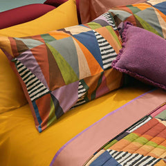 completo lenzuola mexico fazzini. Federe in fantasia geometrica multicolore. Lenzuolo tinta unica color zucca.