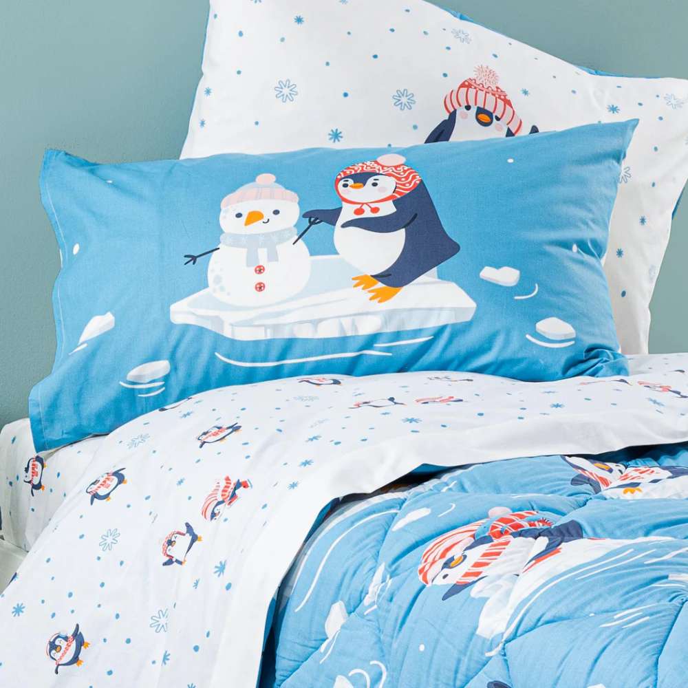 Trapunta invernale e completo lenzuola Pinguini di Caleffi, in puro cotone per letto singolo. Fantasia con simpatici pinguini su fondo azzurro. Fantasia ideale per i tuoi bambini