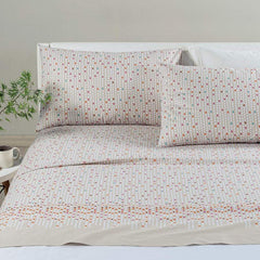 Completo lenzuola Caleffi Riky in puro cotone. Disponibile nella misura per letto singolo, piazza e mezza e matrimoniale. Il completo lenzuola Riky presenta una moderna fantasia geometrica multicolore su fondo tortora.