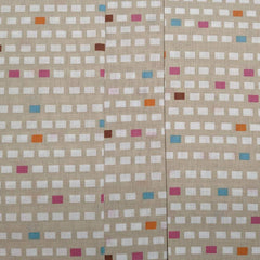 Completo lenzuola Caleffi Riky in puro cotone. Disponibile nella misura per letto singolo, piazza e mezza e matrimoniale. Il completo lenzuola Riky presenta una moderna fantasia geometrica multicolore su fondo tortora.