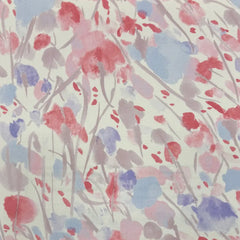 Lenzuolo copriletto matrimoniale Lola di Somma, in percalle di cotone. Fantasia con fiori stile acquerello. Colore rosa e violetto.