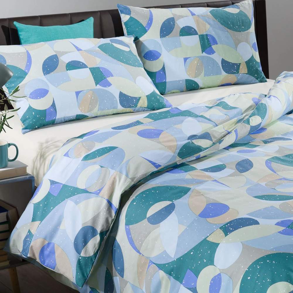 Copripiumino Bilbao di Caleffi, in puro cotone anallergico e traspirante. Disponibile per letto singolo, piazza e mezza e matrimoniale. Fantasia geometrica moderna dai toni pastello, colore avio, bluette, verde acqua