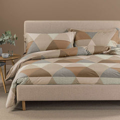 Copripiumino Caleffi Londra in cotone, fantasia geometrica a rombi moka tortora.