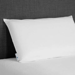 Guanciale Memo Classico di Daunenstep, in memory foam. Il cuscino anatomico e anallergico Memo Classico ha un'imbottitura in 100% schiuma viscoelastica e un rivestimento in microfibra. Assicura un giusto sostegno alla testa ma anche ai muscoli del collo e delle spalle. Altezza: 11-12 cm