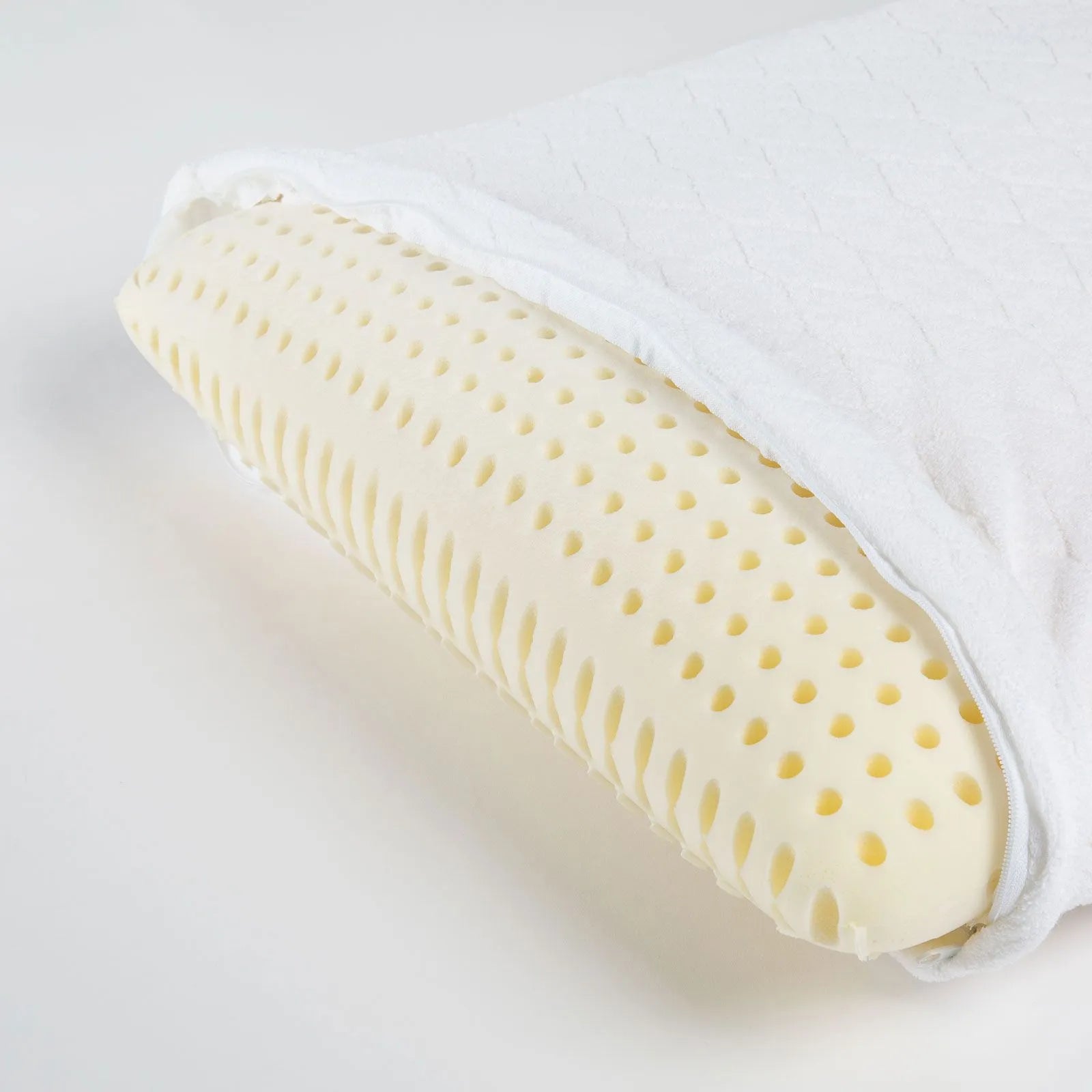 Guanciale Relax di Caleffi, 100% lattice. Imbottirtura in lattice e rivestimento in spugna di cotone elasticizzata. Misura 43x72 cm. Altezza: 12 cm