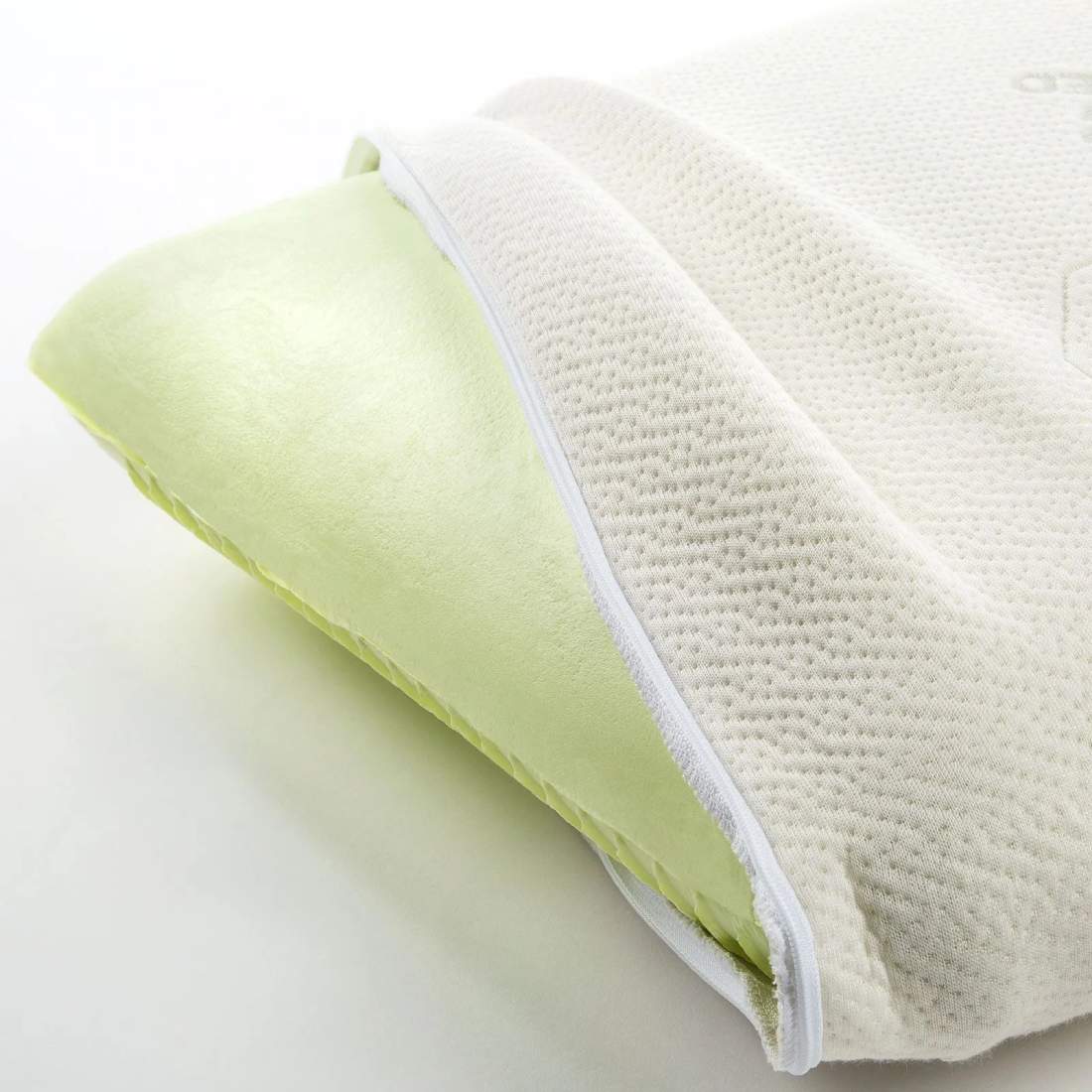 Guanciale Memory Saponetta Limpha di Caleffi, in memory foam. Antiacaro e anallergico. Il cuscino è costituito dall'innovativa imbottitura Limpha, realizzata con materie prime di origine vegetale. Questa imbottitura offre una grande elasticità, garantendo un perfetto sostegno del corpo.