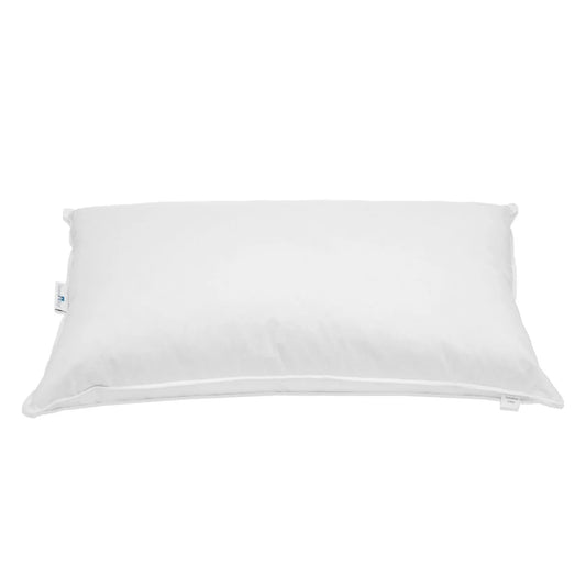 Guanciale in piuma President di Daunenstep. Traspirante, anallergico e lavabile. Il cuscino in piuma President presenta una camera interna con imbottitura in piumetta, e una camera esterna nel più pregiato e soffice piumino. Grazie alla doppia camera il cuscino è ottimale per chi ricerca il sostegno dato dalla piumetta, senza rinunciare alla sofficità del piumino che occupa la camera esterna e garantisce morbidezza e sofficità a contatto con la pelle del viso. Camera interna: 100% piumetta. Camera esterna:
