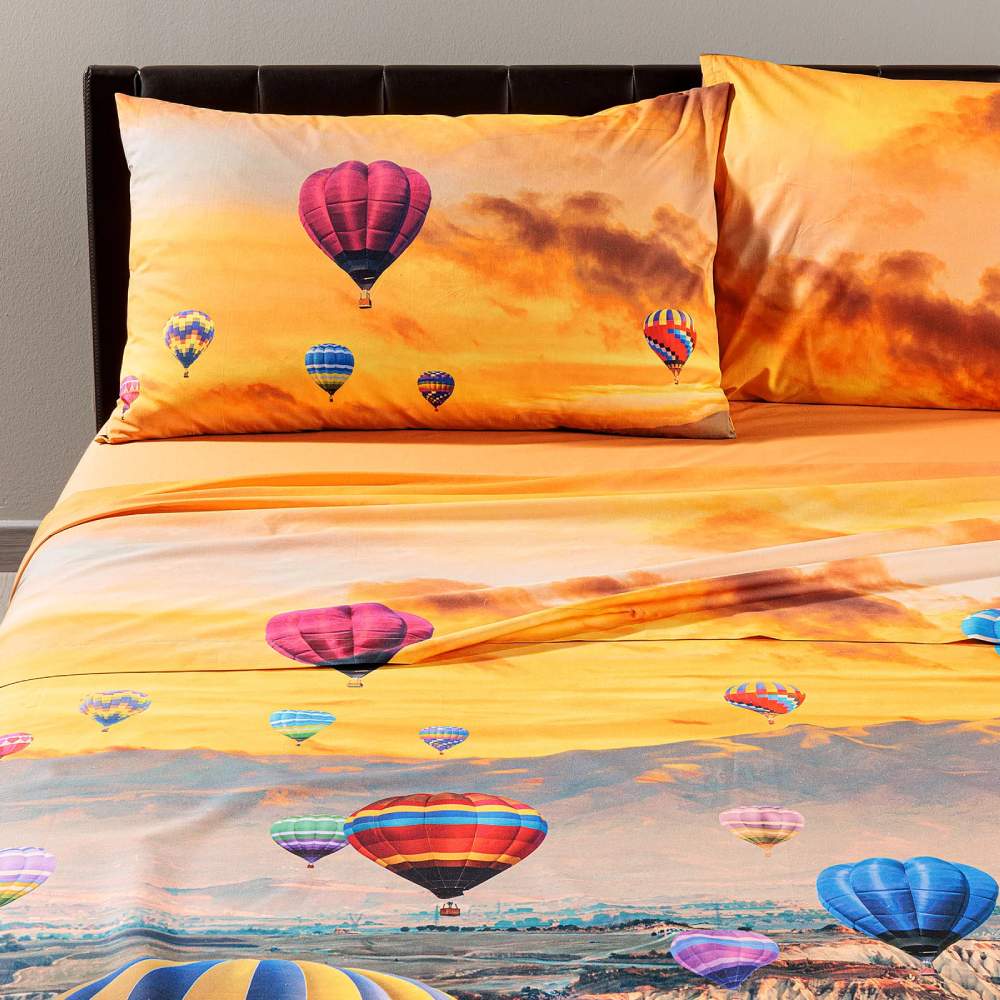 Lenzuolo Copriletto matrimoniale Cappadocia Caleffi. Fantasia con tramonto sul paesaggio della Cappadocia, con mongolfiere colorate.